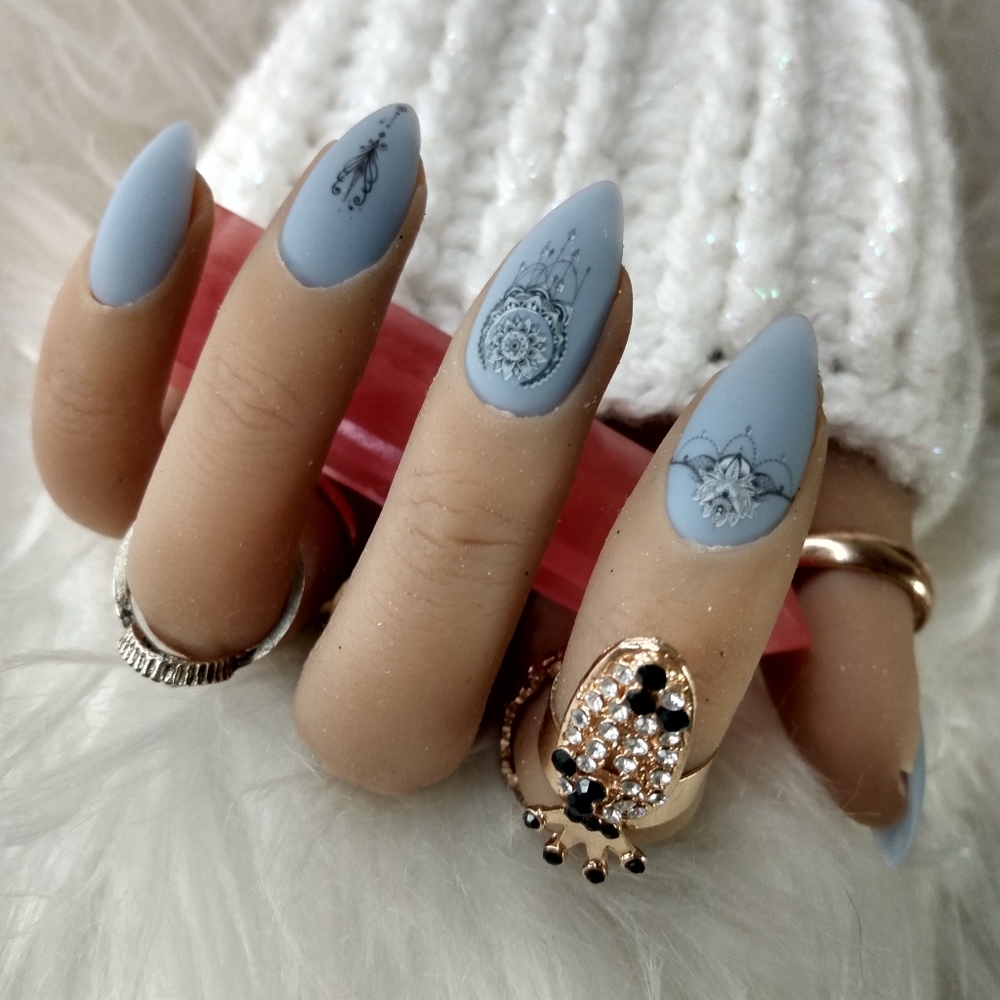 Press on nails (short stiletto)